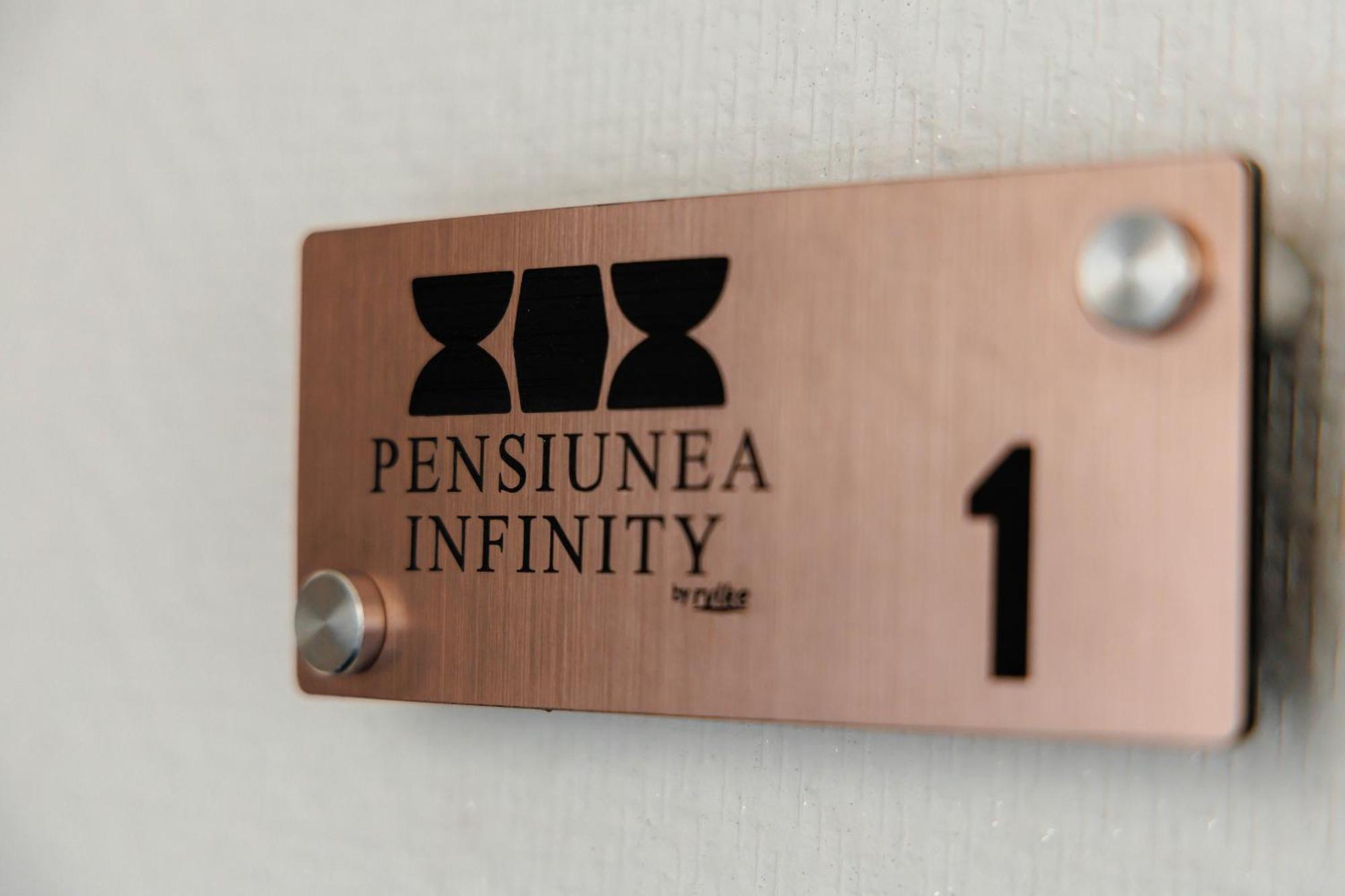 Pensiunea Infinity Târgu Jiu Exterior foto